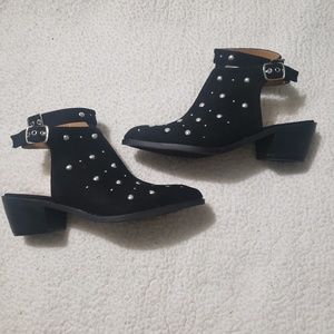 BAKERS-STUDDED COWGIRL SUEDE ANKLE BOOTS